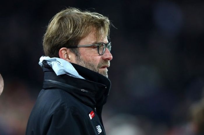 Manajer Liverpool FC, Juergen Klopp, mendampingi anak-anak asuhnya dalam laga Premier League kontra Tottenham Hotspur di Stadion Anfield, Liverpool, Inggris, 11 Februari 2017.