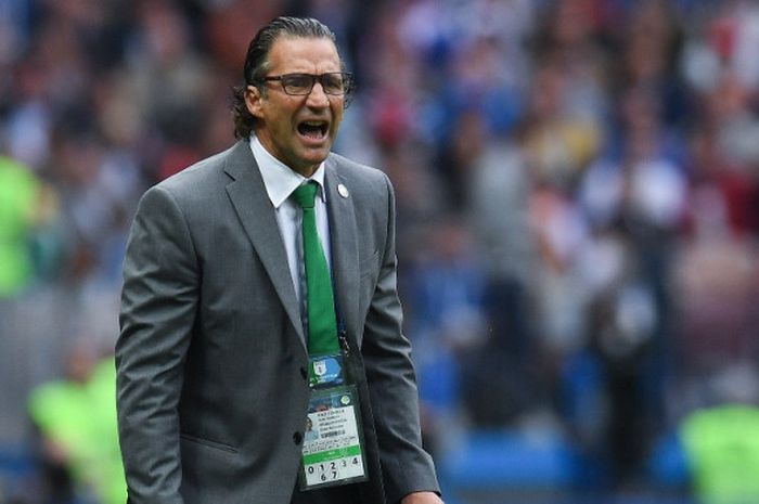  Ekspresi pelatih Arab Saudi, Juan Antonio Pizzi, dalam laga Grup A Piala Dunia 2018 kontra Rusia di Stadion Luzhniki, Moskow, Rusia pada 14 Juni 2018. 