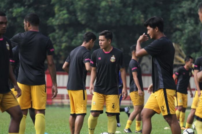 Latihan Bhayangkara FC di Stadion PTIK, Senin (14/1/2019).