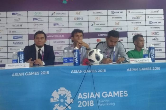 Pelatih timnas U-23 Indonesia, Luis Milla, dalam sesi jumpa pers usai laga Grup A Asian Games 2018 melawan Laos, Jumat (17/8/2018) di Stadion Patriot, Bekasi.