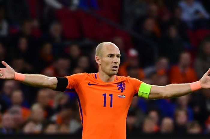 Pemain sayap timnas Belanda, Arjen Robben (11), merayakan gol ke gawang Swedia pada babak pertama partai Kualifikasi Piala Dunia 2018 zona Eropa di Amsterdam Arena, Rabu (11/10/2017).