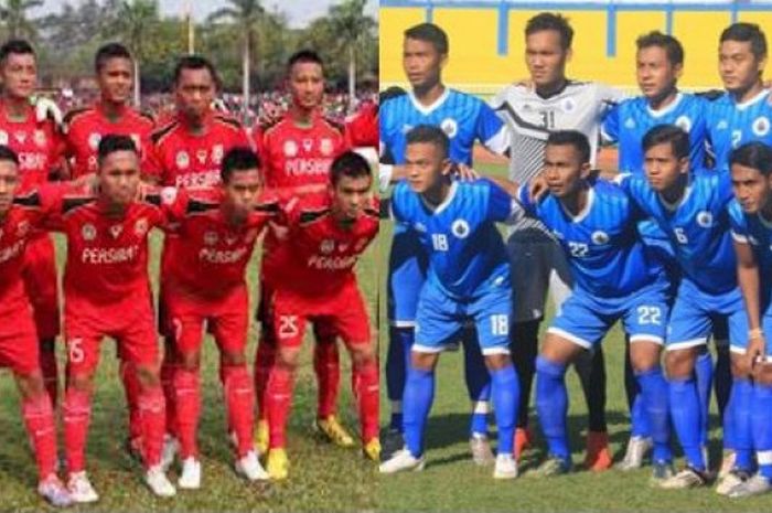 Persibat Batang (merah) dan PSCS Cilacap (biru)