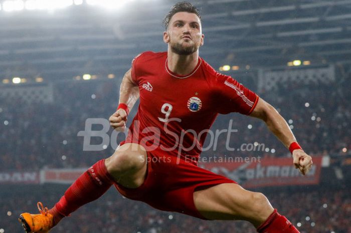 Selebrasi penyerang Persija Jakarta, Marko Simic, seusai mencetak gol dalam pertand