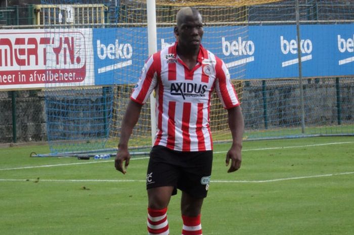 Kakak kandung pemain Manchester United Paul Pogba, Mathias Pogba saat merumput untuk klub Liga Belanda, Sparta Rotterdam.