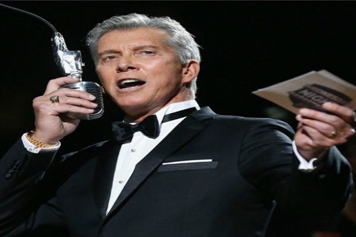 Michael Buffer adalah seorang ring announcer yang beberapa kali terlibat di pertandingan akbar olahraga tinju.