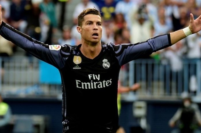 Selebrasi penyerang Real Madrid, Cristiano Ronaldo, seusai menjebol gawang Malaga dalam lanjutan La Liga pekan terakhir di Stadion La Rosaleda, Malaga, 21 Mei 2017.