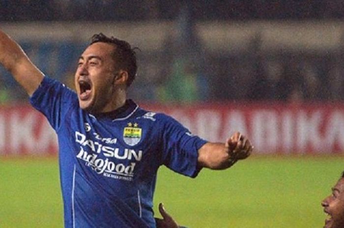 Shohei Matsunaga merayakan gol Persib Bandung ke gawang Pusamania Borneo FC pada semifinal kedua Piala Presiden 2017 di Si Jalak Harupat, Minggu (5/3/2017). 