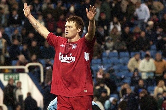 Aksi selebrasi John Arne Riise setelah mencetak gol kedua untuk Liverpool ke gawang West Bromwich Albion dalam laga Premier League di Stadion The Hawthorns, Birmingham, 26 Desember 2004.