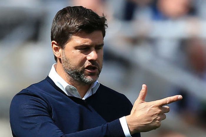 Gesture pelatih Tottenham Hotspur, Mauricio Pochettino, di laga Liga Inggris melawan Newcastle United di Stadion Saint James' Park, Newcastle, Minggu (13/8/2017) malam WIB.