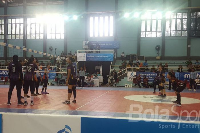 Pertandingan semifinal Livoli 2017 TNI AU VS Bank Jatim, Kamis (7/12/2017) di GOR Dimyati, Tangerang, Banten.