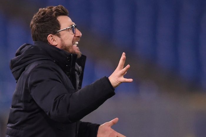 Ekspresi pelatih AS Roma, Eusebio Di Francesco, dalam laga leg kedua babak 16 besar Liga Champions kontra Shakhtar Donetsk di Stadion Olimpico, Roma, Italia, pada 13 Maret 2018.