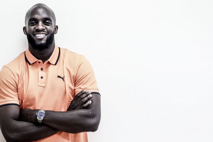 Marquee player Mitra Kukar, Mohamed Sissoko, saat bertandang ke kantor Tabloid Bola.