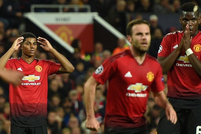 Ekspresi pemain Manchester United, Marcus Rashford (kiri) dan Paul Pogba (kanan), dalam laga Grup H Liga Champions melawan Juventus di Stadion Old Trafford, Manchester, Inggris pada 23 Oktober 2018.