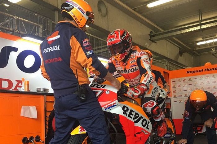 Marc Marquez bersiap Warming Up GP Rep. Ceska, Minggu (6/8/2017).