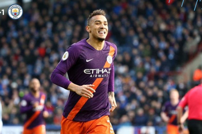 Bek Manchester City, Danilo, merayakan gol yang dicetak ke gawang Huddersfield Town dalam laga Liga Inggris di John Smith's Stadium, Huddersfield pada 20 Januari 2019.