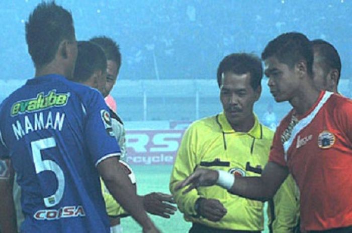 Maman Abdulrahman saat menjadi kapten Persib Bandung.