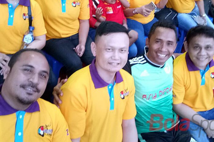 Mantan pemain nasional Imran Nahumarury dan Yeyen Tumena serta pengamat sepakbola nasional, Wesley Hutagalung ikut menyaksikan laga pembuka antara Perse Ende vs Manggarai Barat.