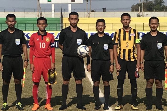 Laga hidup mati grup B Piala AFF U-16 2018 antara Laos Vs Malaysia di Stadion Gelora Joko Samudro, Kabupaten Gresik, Selasa (7/8/2018).