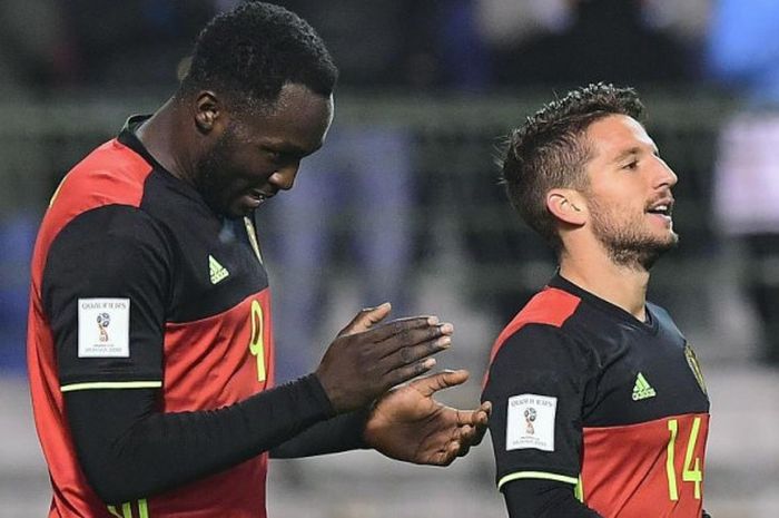 Penyerang timnas Belgia, Dries Mertens (kanan), merayakan gol ke gawang Estonia bersama Romelu Lukaku dalam partai kualifikasi Piala Dunia 2018 di King Baudouin Stadium, Brussels, 13 November 2016.