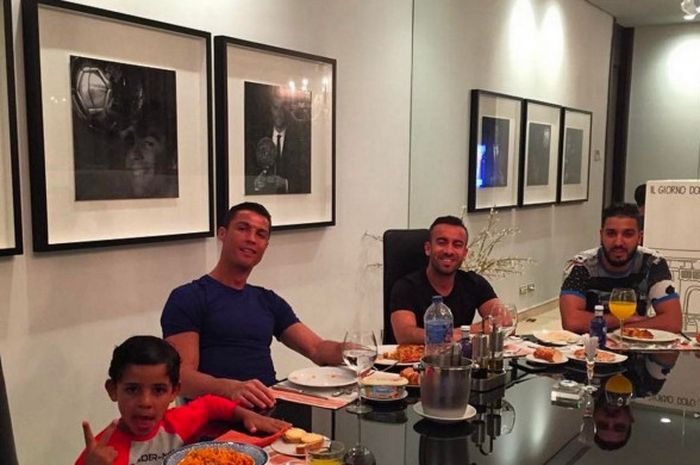 Ruang makan di rumah Cristiano Ronaldo