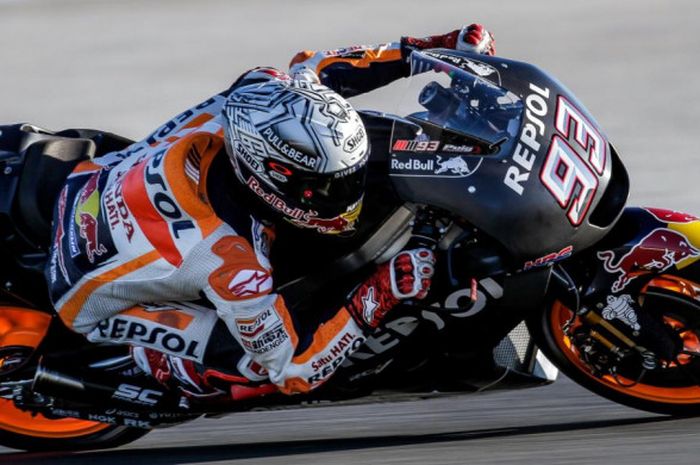 Marc Marquez menjajal motor baru pada tes pramusim MotoGP 2018 yang berlangsung di Sirkuit RIcardo Tormo, Valencia, Spanyol (14/11/2017).