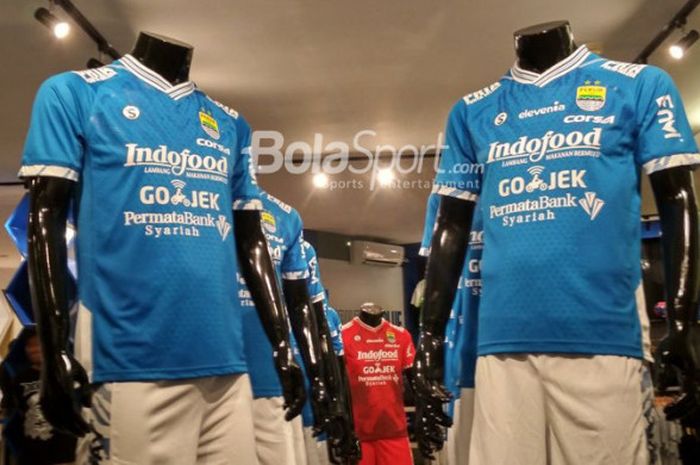 Jersey Persib menyambut musim kompetisi baru, Liga 1 2018. harga jersey resmi ini 400 ribu rupiah.