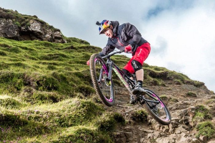 Atlet sepeda trial ternama asal Skotlandia, Danny MacAskill.