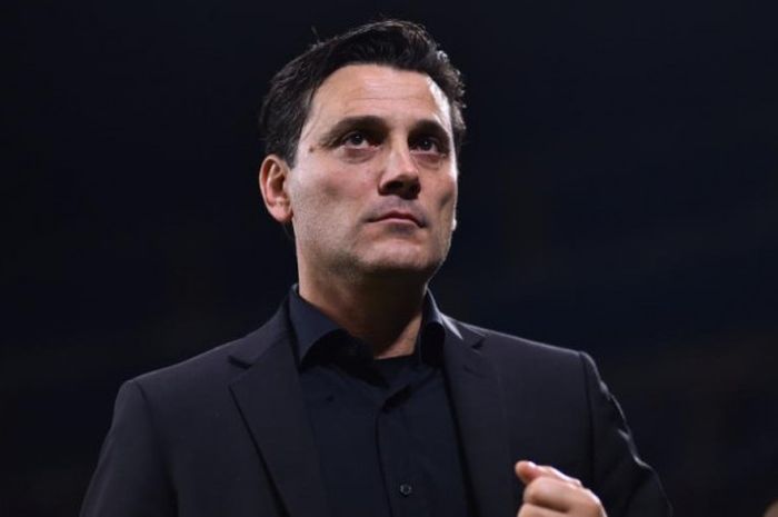 Reaksi pelatih AC Milan, Vincenzo Montella, dalam partai Liga Italia lawan SPAL di Stadion San Siro, Milan, 20 September 2017.