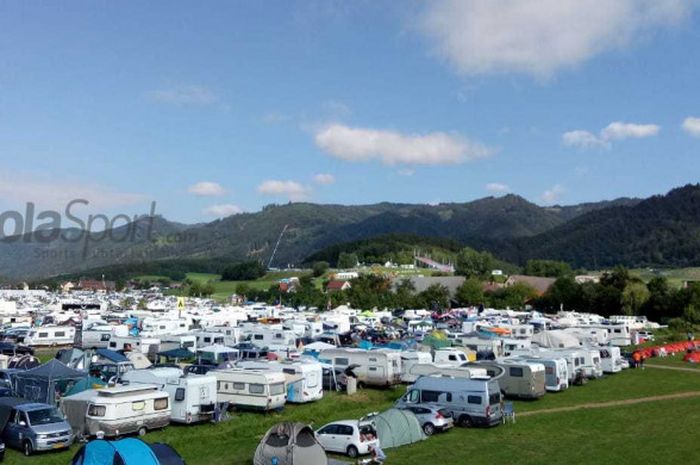 Camping ground di Red Bull Ring, nyaman dan bersih. Dengan 60 euro semalam lebih praktis ketimbang menginap di hotel.