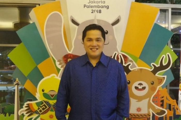 Presiden Inter Milan, Erick Thohir berfoto seusai menyaksikan laga final pertama Piala AFF 2016, Rabu (14/12/2016) malam. Erick melaksanakan nonton bareng bersama wartawan dan delegasi Olympic Council of Asia (OCA) di Ancol, Jakarta Utara. 