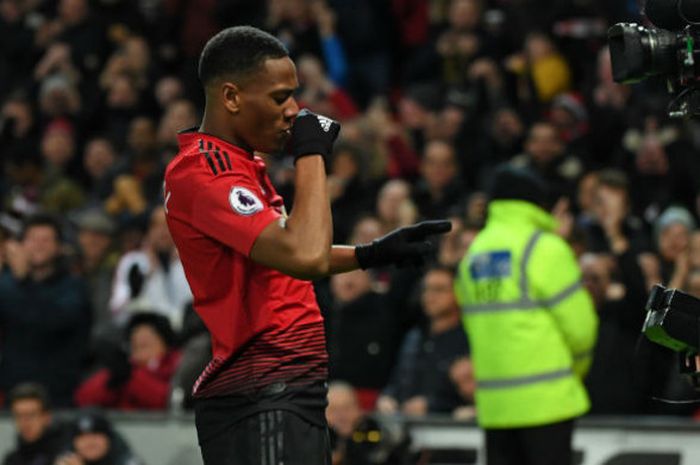 Selebrasi pemain Mancheter United, Anthony Martial, usai mencetak gol ke gawang Everton pada pertand