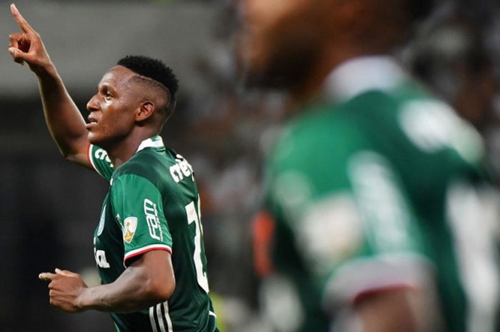 Selebrasi bek Palmeiras, Yerry Mina, setelah berhasil mencetak gol ke gawang klub Bolivia, Jorge Wilstermann, dalam pertandingan Copa Libertadores 2017 di Stadion Allianz Parque, Sao Paulo, Brasil, pada 15 Maret 2017.