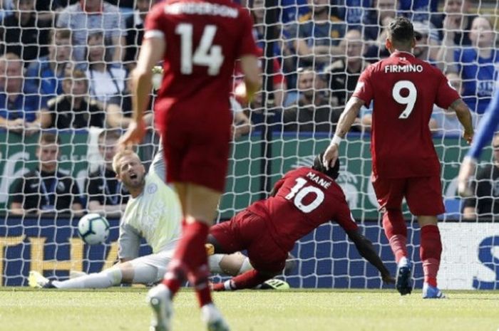 Sadio Mane mencetak gol bagi Liverpool ke gawang Leicester City pada laga di Stadion King Power, 1 September 2018. 