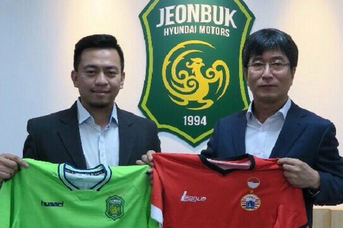  Chief Commercial Officer, Andhika Suksmana bertemu dengan Presiden klub Jeonbuk Hyundai Motors FC, Seung-Gwon Baek, di Jeonju World Cup Stadium, Jeonju, Korea Selatan, Minggu (29/10/2017).