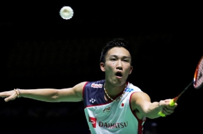 Pebulu tangkis tunggal putra Jepang, Kento Momota, pada BWF World Tour Finals 2018 di Guangzhou, China.