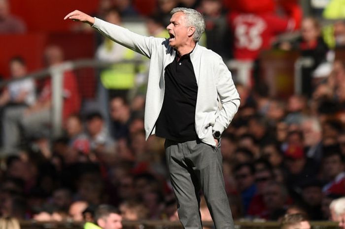 Ekspresi pelatih Manchester United, Jose Mourinho, dalam laga Liga Inggris kontra Watford di Stadion Old Trafford, Manchester pada 13 Mei 2018.