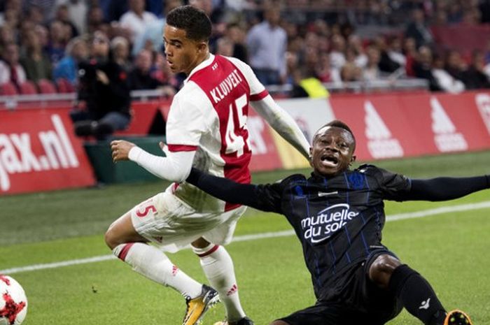 Winger Ajax Amsterdam, Justin Kluivert, dalam laga kontra OGC Nice