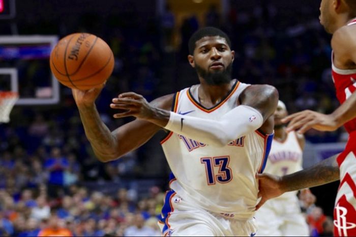 Paul George menjalani debut bersama OKC Thunder saat menghadapi Houston Rockets di ajang preseason NBA, Selasa (3/10/2017).