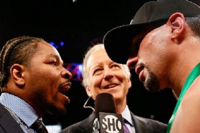 Dua petinju kelas welter Amerika Serikat, Shawn Porter (kiri) mengatakan omongan kasar pada Danny Garcia (kanan) saat berada di pertandingan Garcia vs Rios pada 17 Februari 2018