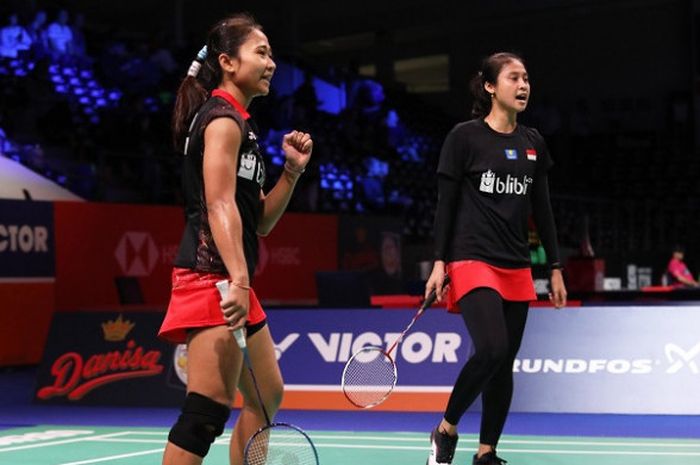 Pasangan ganda putri Indonesia, Ni Ketut Mahadewi Istarani/Rizki Amelia Pradipta, bereaksi pada laga babak pertama Denmark Open 2018 di Odense Sports Park, Rabu (17/10/2018).