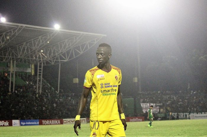 Pemain Sriwijaya FC, Makan Konate saat melawan PSMS Medan di Stadion Teladan, Jumat (18/5/2018) malam WIB