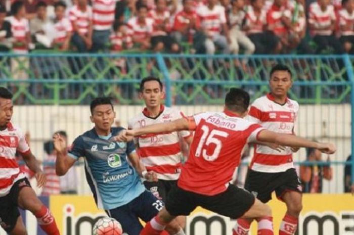 Madura United saat melawan Persela Lamongan