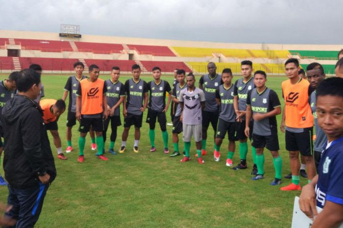 Para pemain PSMS Medan yang selesai berlatih di Stadion Sultan Agung, Kabupaten Bantul, Kamis (1/3/2018) sore. 