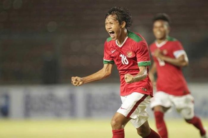 Adam Alis kala membela Timnas Indonesia.