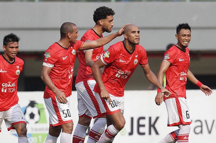 Tiga pemain asal Brasil yakni Bruno Lopes, Willian Pacheco, dan Reinaldo Elias da Costa di laga Persija Jakarta kontra Persiba Balikpapan, di Stadion Patriot Chandrabhaga, Bekasi, Sabtu (12/8/2017).