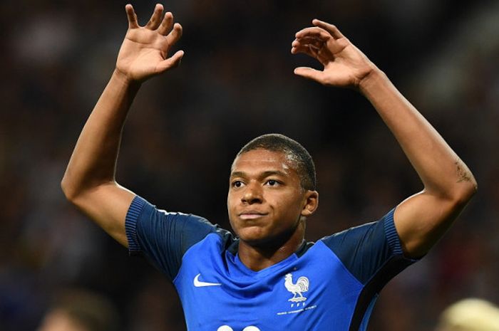 Ekspresi kekecewaan striker tim nasional Prancis, Kylian Mbappe Lottin, setelah gagal mencetak gol ke gawang Luxembourg dalam pertandingan Kualifikasi Piala Dunia 2018 zona Eropa Grup A  di Stadion Municipal Toulouse, Prancis, pada Minggu (3/9/2017).