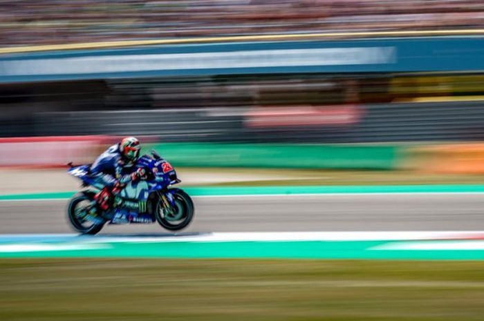 Maverick Vinales (Movistar Yamaha) saat melintasi salah satu sudut Sirkuit Assen pada sesi latihan bebas hari pertama MotoGP Belanda 2018 yang berlangsung Jumat (29/6/2018).