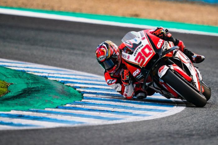 Pebalap LCR Honda, Takaaki Nakagami, saat melakukan uji coba di Sirkuit Jerez, Spanyol, Kamis (29/11