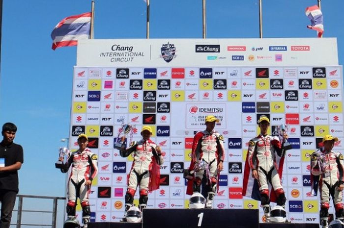 Pebalap binaan Astra Honda Racing School (AHRS) Mario Suryo Aji meraih podium kedua pada balapan hari kedua di Sirkuit Chang Buriram, Minggu (3/12/2017).