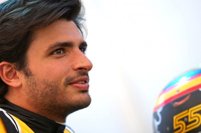 Carlos Sainz yang sedang dipresentasikan oleh tim Renault untuk balapan di GP Spanyol 2018, Senin (7